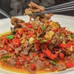 Un plat de boeuf dauté façon Sichuan