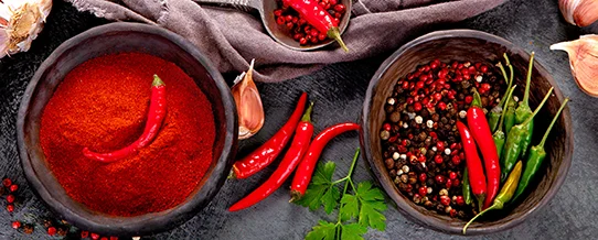 différentes variétés de piments chinois : en poudre, de sichuan et long